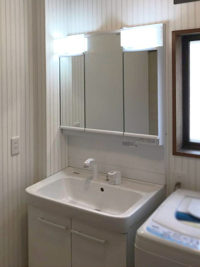 シンプルで使いやすい洗面台へ🙋✨鏡裏収納があるので洗面周りもスッキリ👏