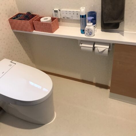 手洗いカウンター付きのトイレへ一新🚽😊壁も床も綺麗に張替え✨
